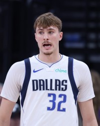 弗拉格目前总得分篮板助攻抢断四项数据领跑全队 史上第三位新秀