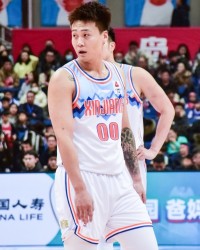 新葡京-媒体人披露：赵睿转会竞价阶段出现多方角逐，有俱乐部报出更高价位