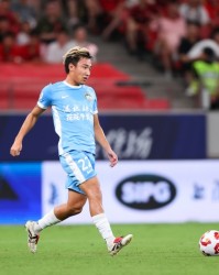 新葡京-河南球员黄锐烽完成中国顶级联赛100场里程碑，99年龄段第5人