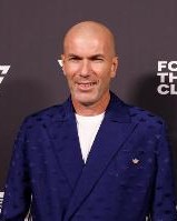 新葡京-不接班穆帅！世体：齐达内不会执教费内巴切，准备明年接手法国队