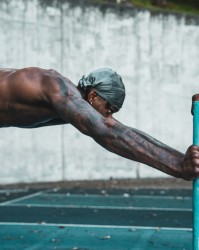 新葡京-夏日苦练不停歇！范德比尔特晒训练照获前队友浓眉点赞