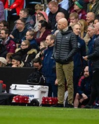 新葡京-打脸式“轮换”遭名宿挖苦，滕哈赫举棋不定又入迷雾