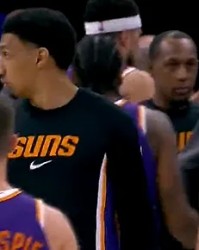 新葡京-杰伦-格林抢断单臂劈扣，太阳下半场开局轰出11-2打停魔术